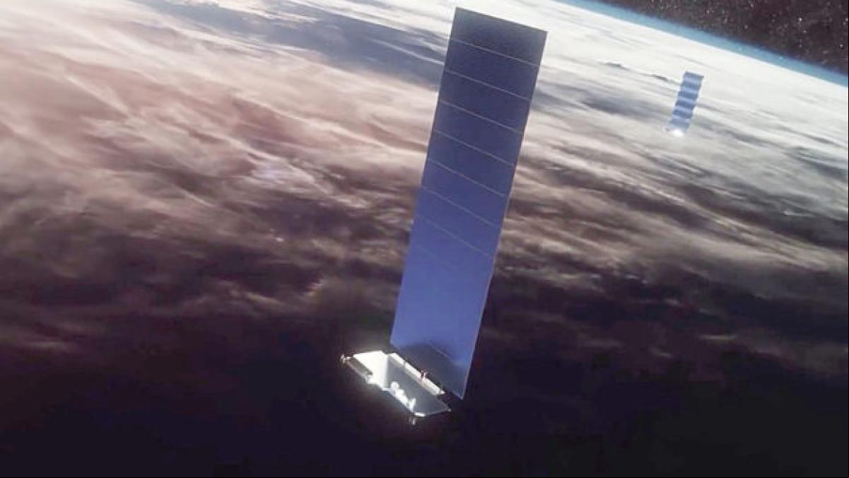 Los satélites Starlink de Elon Musk caen a la superficie terrestre por culpa de las tormentas solares, poniendo en peligro a la población