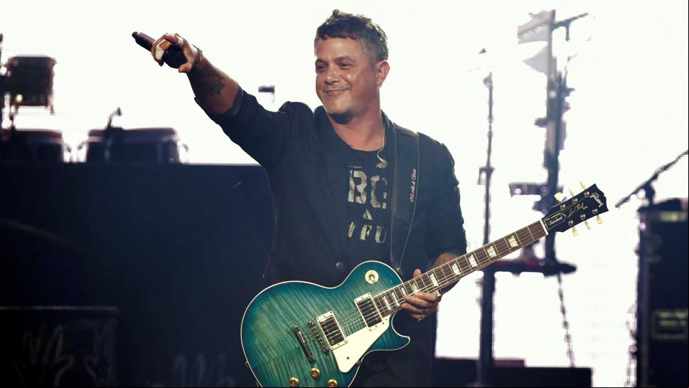 Alejandro Sanz ya no esconde a Rachel Valdés, su nueva novia