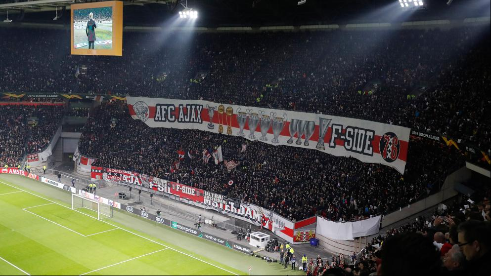 Los ultras del Ajax agreden a los aficionados del Getafe en el Johan Cruyff